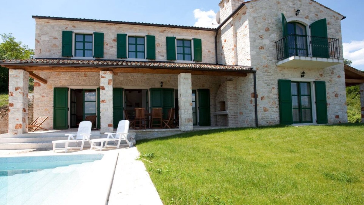 Brkac House | Spacious villa with 10x5m pool, aircon. Rural retreat, stunning views.