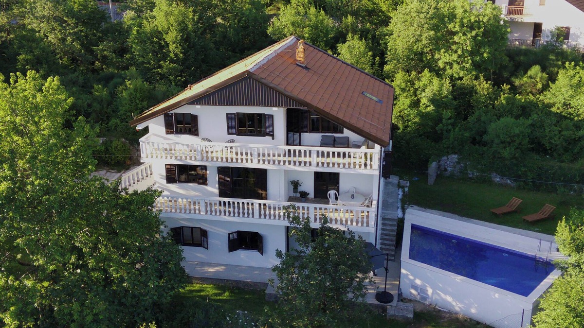 Lapcici Villa | Spacious villa with a fantastic view and a swimming pool