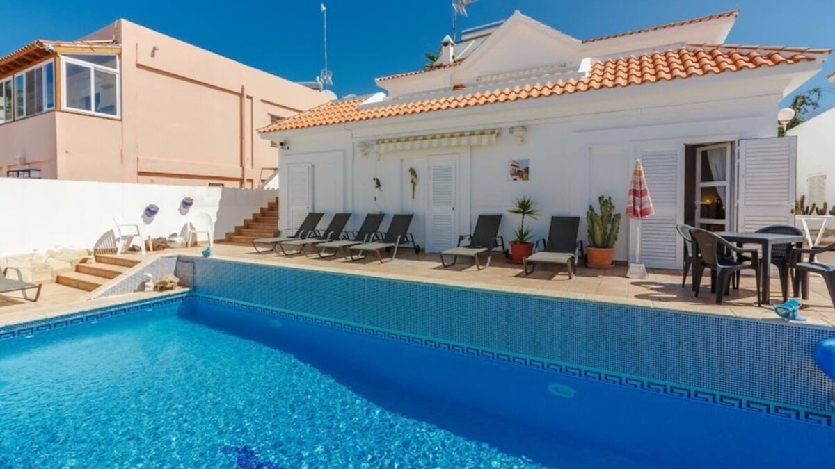 Callao Salvaje Villa | Spacious villa with a pool