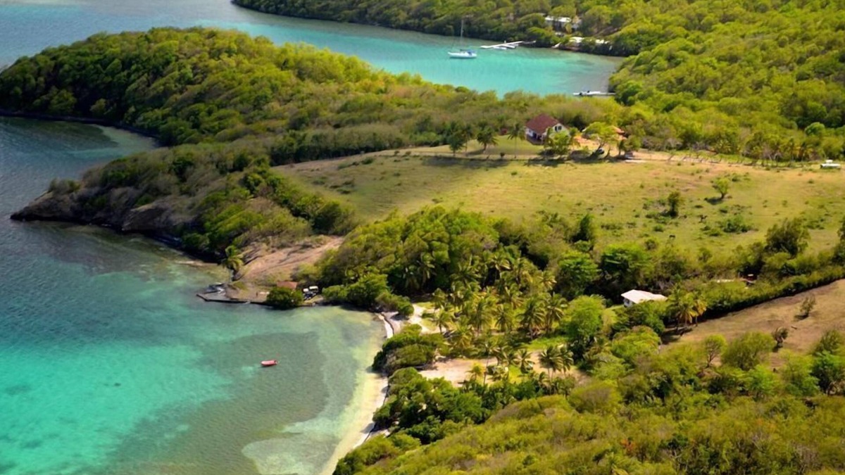 Le Robert Villa | Spacious villa with breathtaking views of the sea and the islets