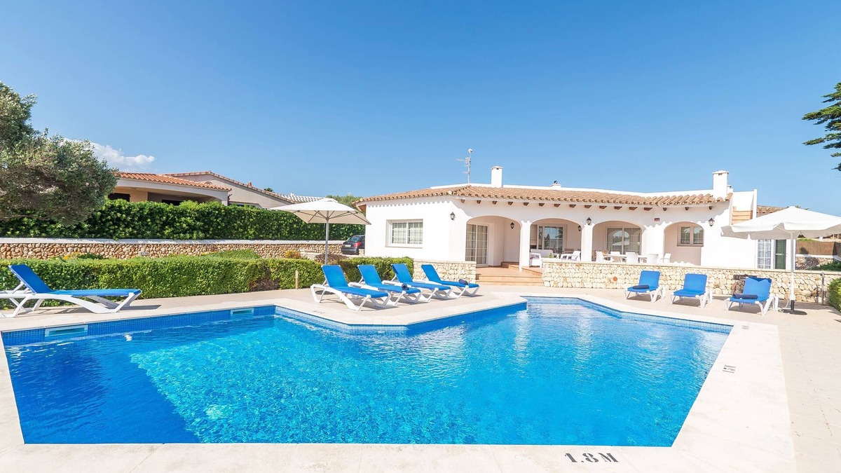 Marina de Son Ganxo Villa | Spacious villa with pool and sea view - Villa Arena Blanca