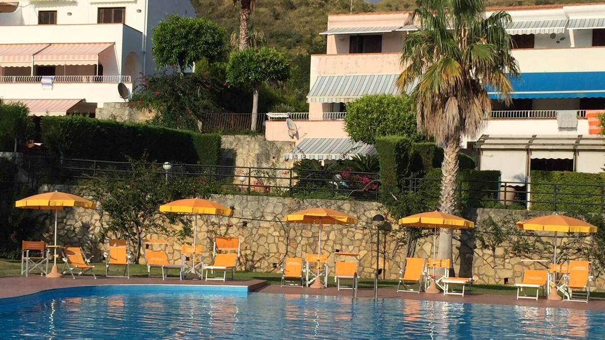 Bonifati Villa | Spacious Villa with garden and pool 100m from the sea
