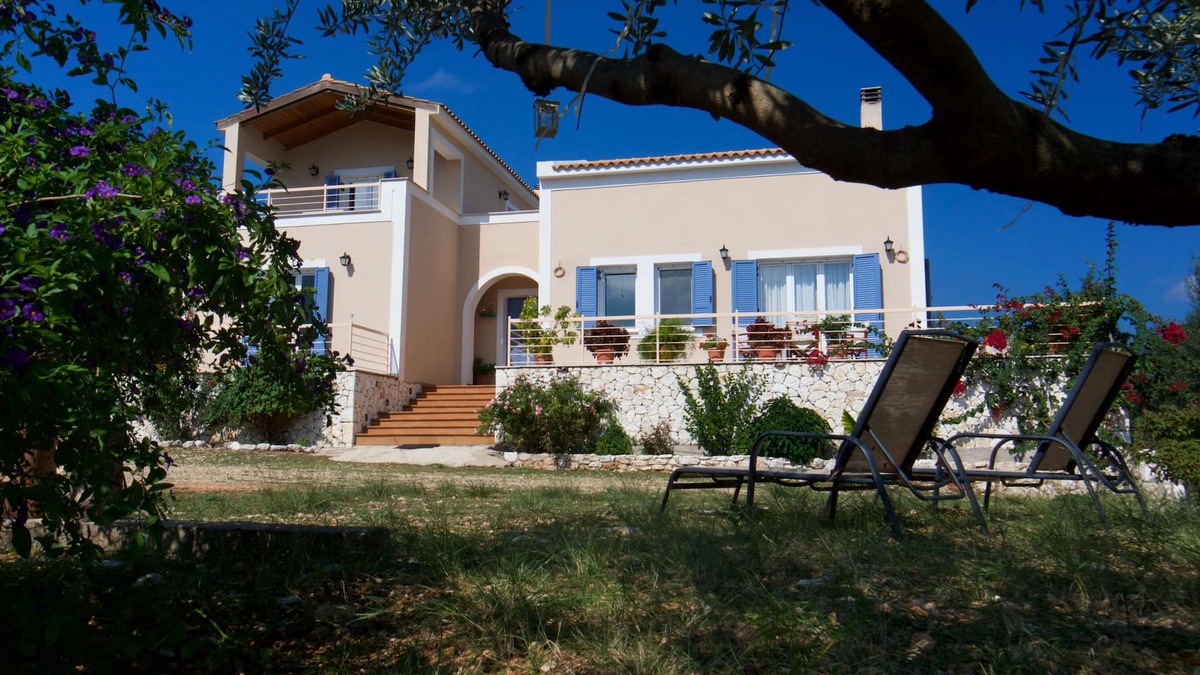 Logarata Villa | Spacious villa with privacy and mountain views, near Agia Efimia & Myrtos beach