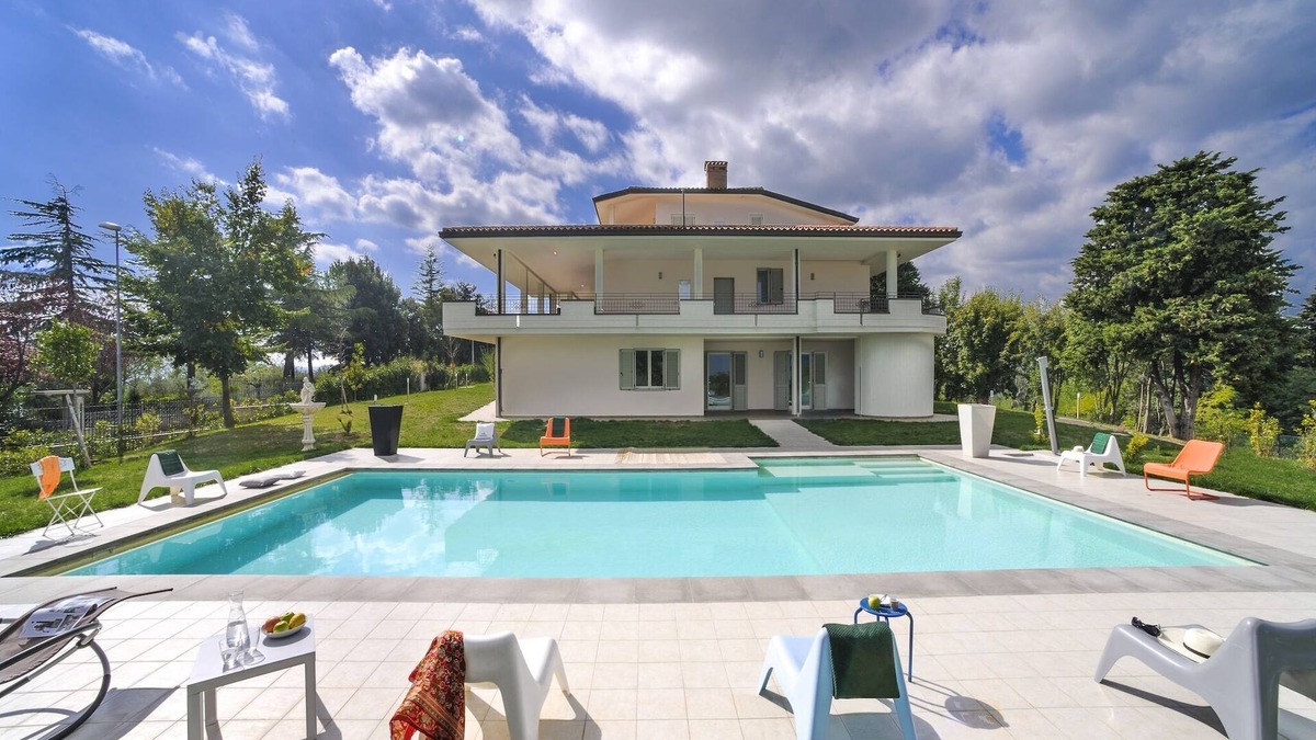 Tavullia Villa | Spacious Villa with Pool