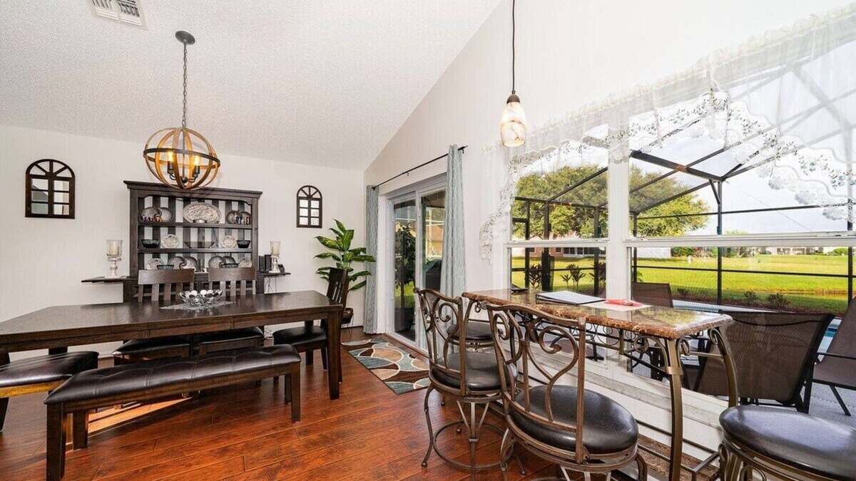Crescent Lakes House | Spacious Villa with Pool, Spa and Incredible lake views