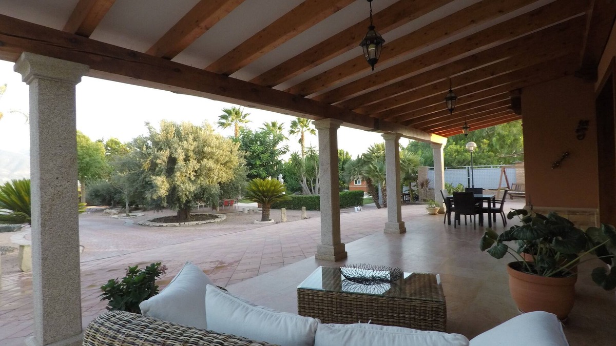 Librilla Villa | Spacious villa with pool and sports court