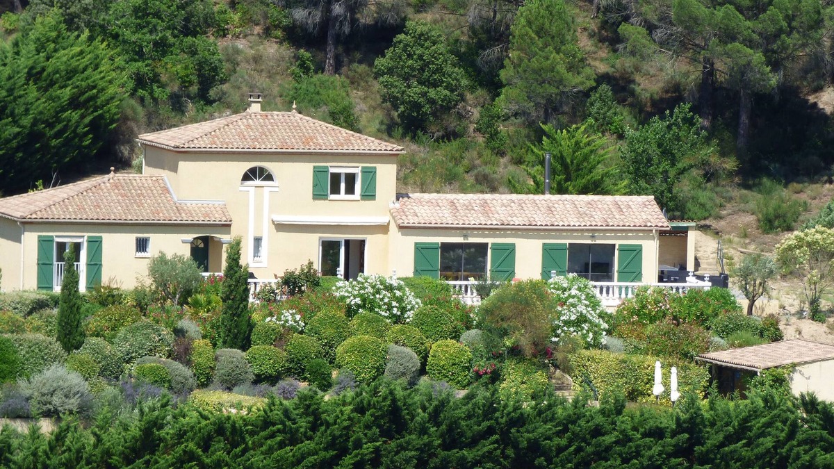 Verzeille Villa | Spacious Villa with Pool Overlooking Vineyards