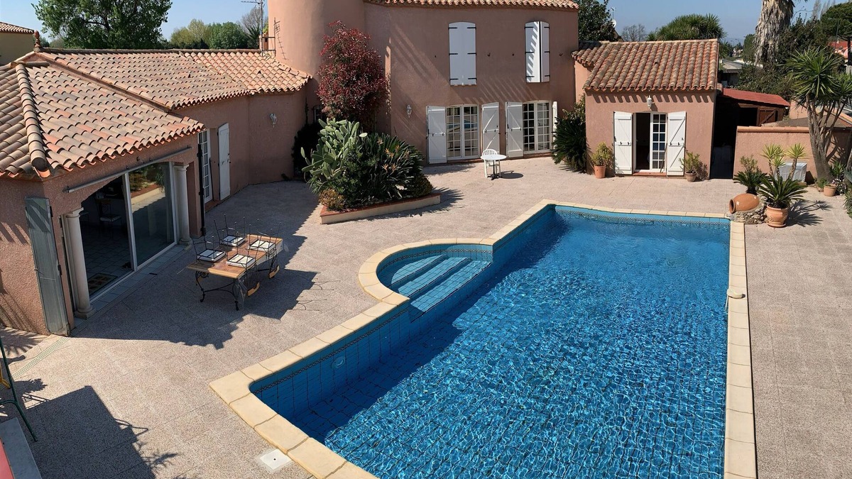 Bompas Villa | Spacious villa with pool, garden, billiards &baby-foot 12/14 pers