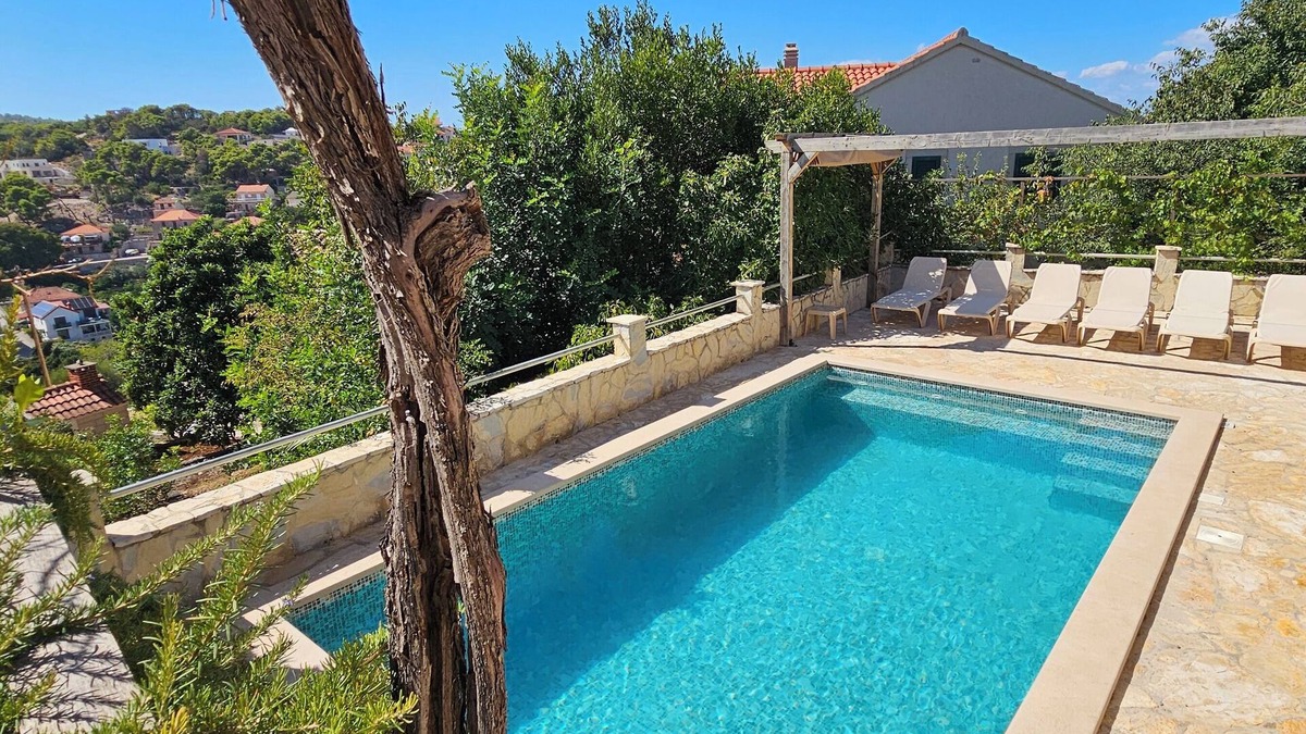 Splitska Villa | Spacious villa with private pool, sea views, terraces and gardens
