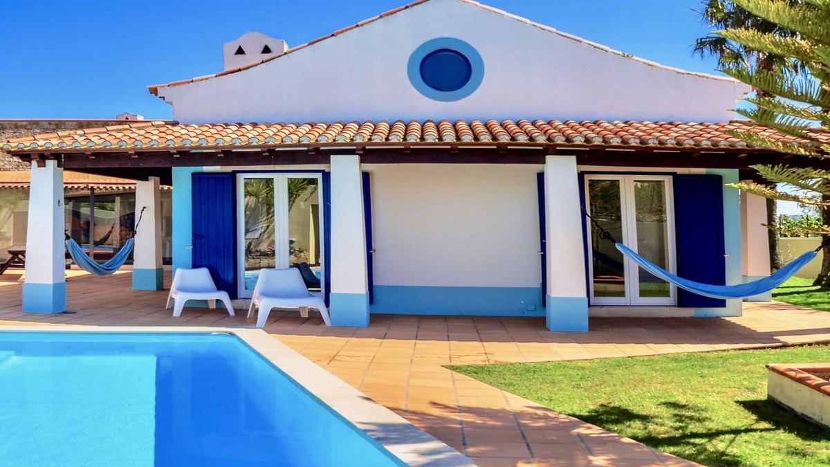 Sao Joao das Lampas Villa | Spacious Villa with Private Pool in Country Sintra