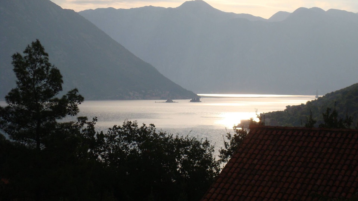 Morinj House | Spacious Villa With Stunning Sea Views