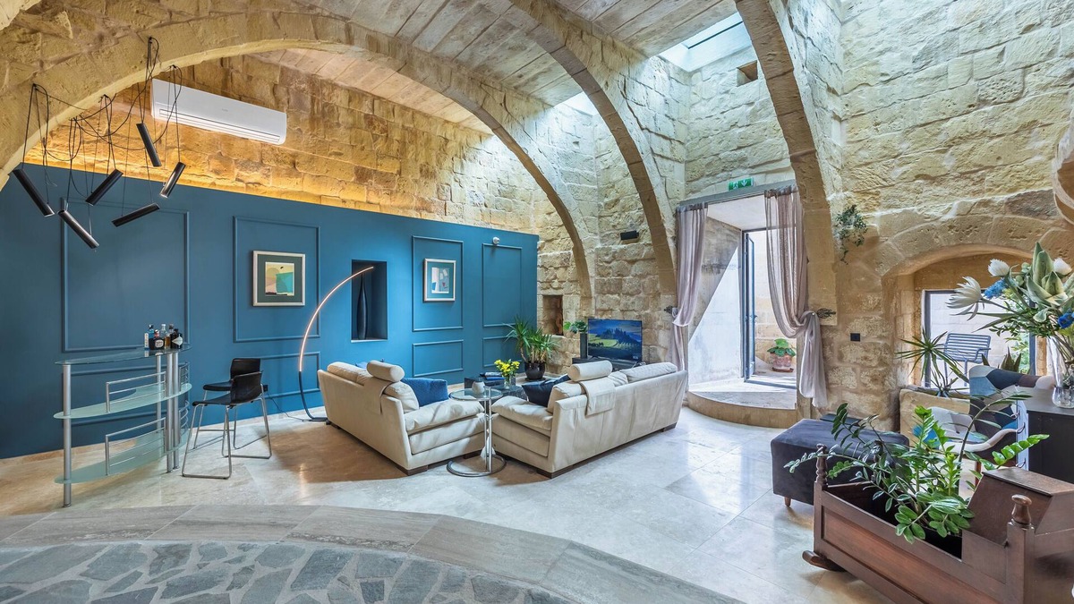 Zebbug House | Spacious Villa Zaffir- Heated Pool & Fireplace