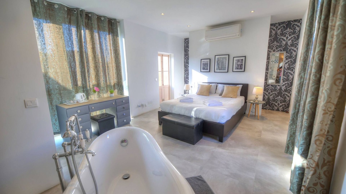 Lija Ski Chalet | Spacious Village Home with skylight EBAR1-1