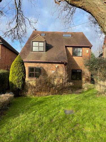 Horspath House | Spacious Village House near Oxford with Woodburner