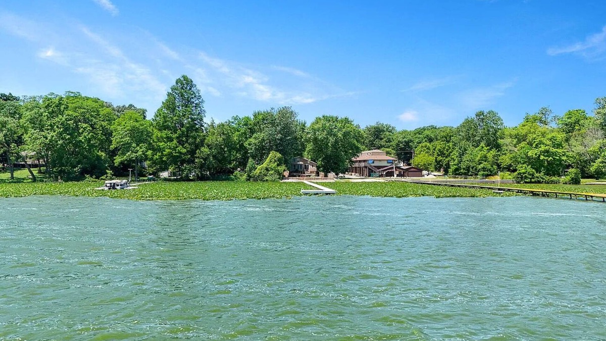 Cedar Lake House | Spacious water-facing 5-bedroom loft with backyard access to Cedar Lake