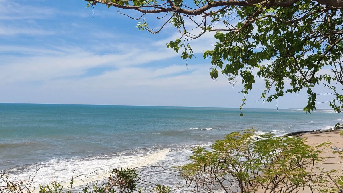 La Boquita House | Spacious water-front house with amazing view and access to the ocean.
