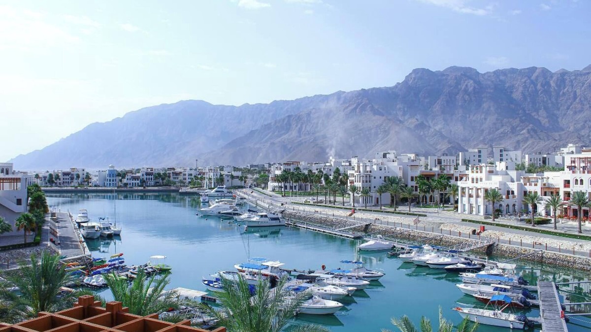 As Sifah Apartment | Spacious Waterfront Elegance