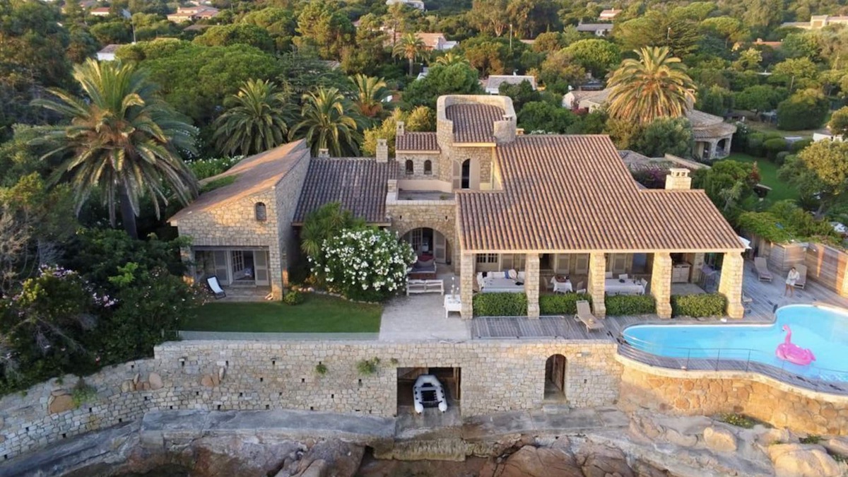 Corse-du-Sud House | Spacious waterfront villa in the isolella with private beach and pontoon
