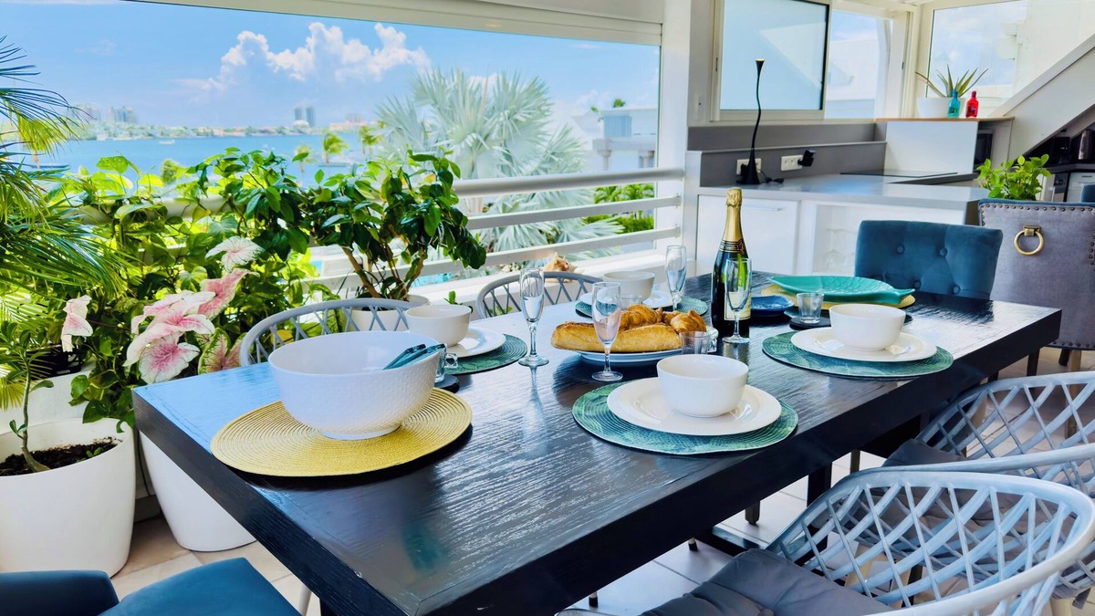 Nettle Bay Apartment | Spacious Waterfront 2-Bedroom Condo w/2 Bathrooms, Pool, AC