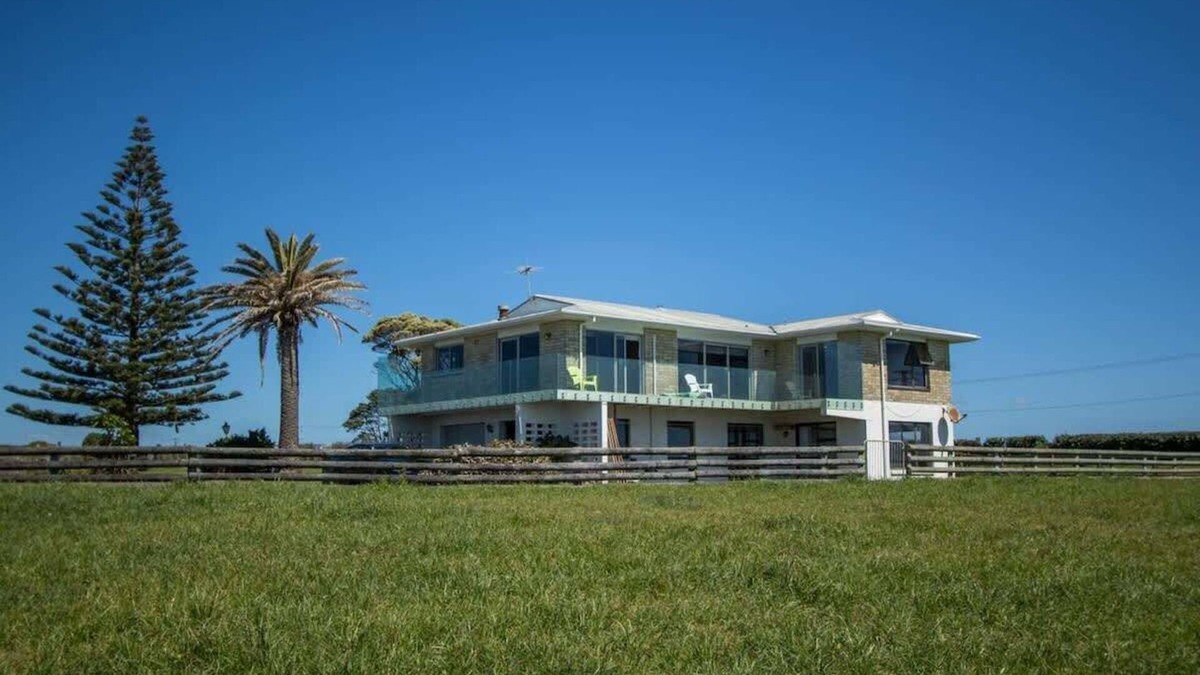Bell Block Apartment | Spacious Waterfront Apartment in New Plymouth