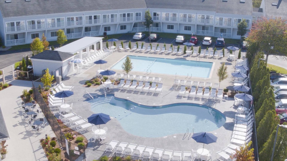 West Yarmouth Resort | Spacious waterfront townhouse at Cove at Yarmouth