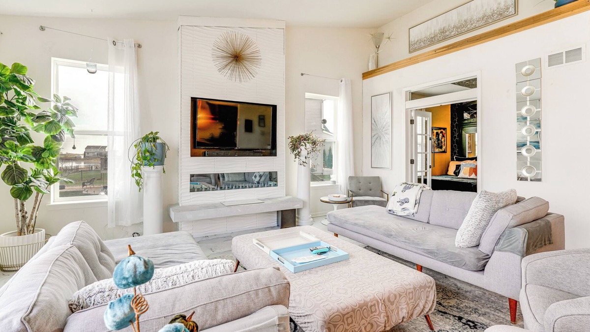Yorkville House | Spacious Waterfront Yorkville Getaway w/Yard