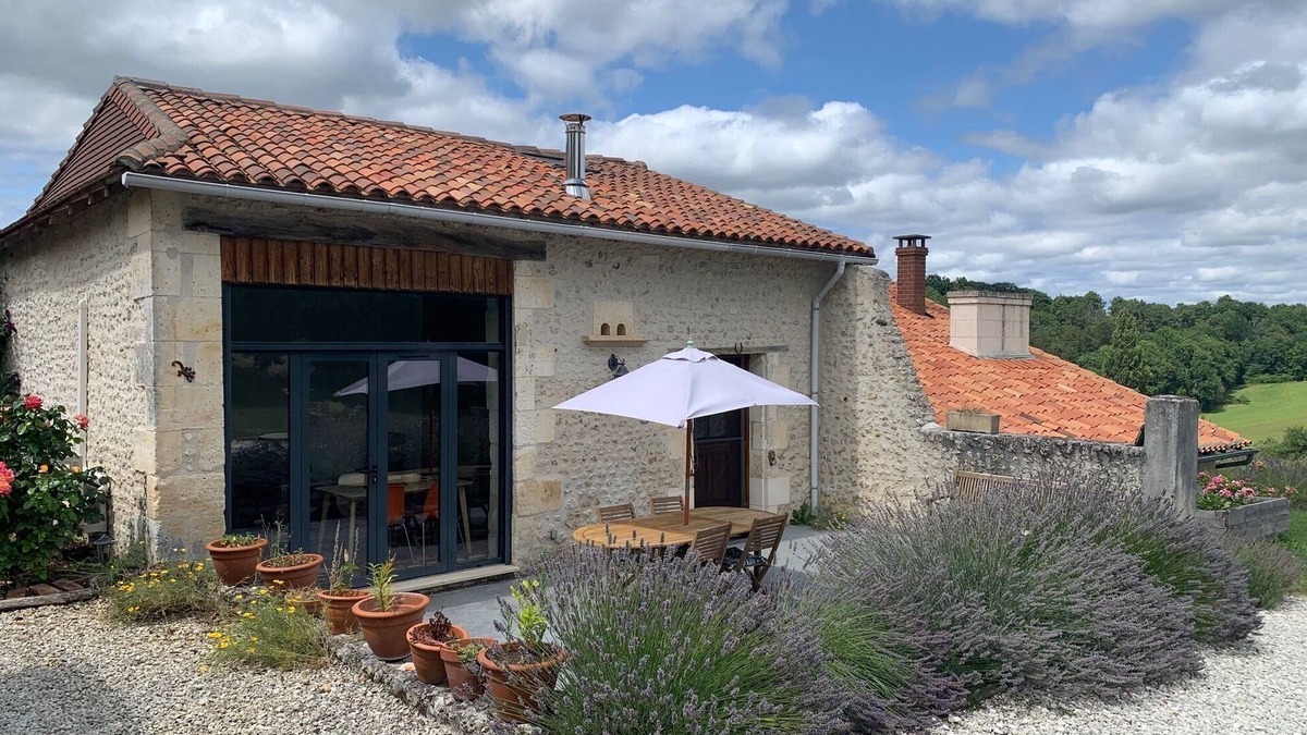 Juignac Cottage | Spacious, well-equipped country cottage in a peaceful rural setting.