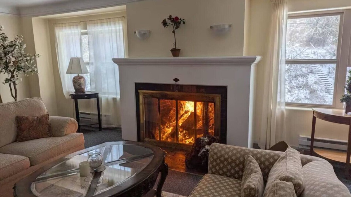 Gaston Cabin | Spacious Wine Country Lodge | Indoor Fireplace & Free Parking