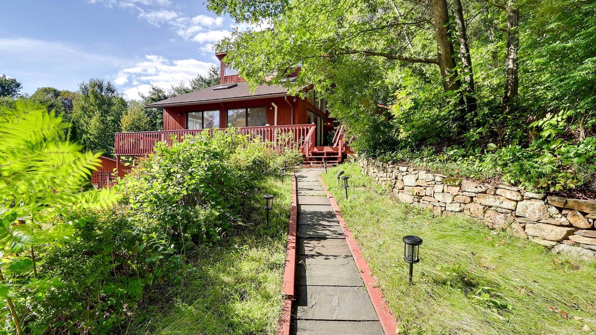 Woodbury House | Spacious Woodbury Home w/Pool + Hot Tub!
