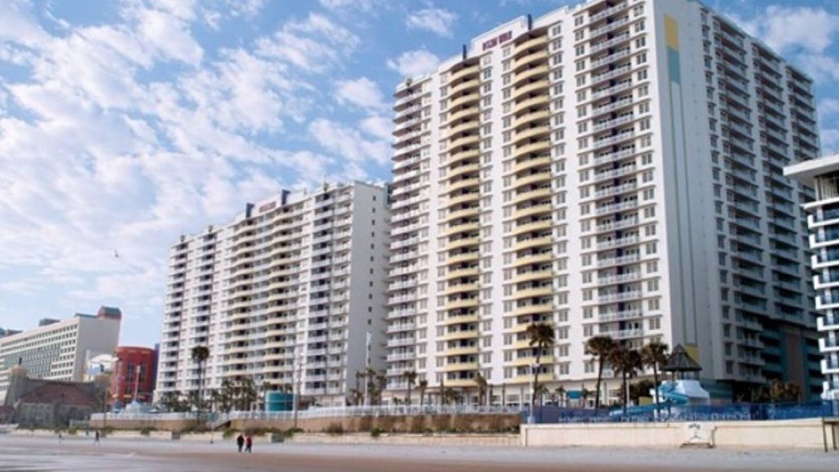 Smith's Memento Apartment | Spacious Wyndham Ocean Walk 2-bedroom Deluxe Beachfront Suite on Daytona Beach