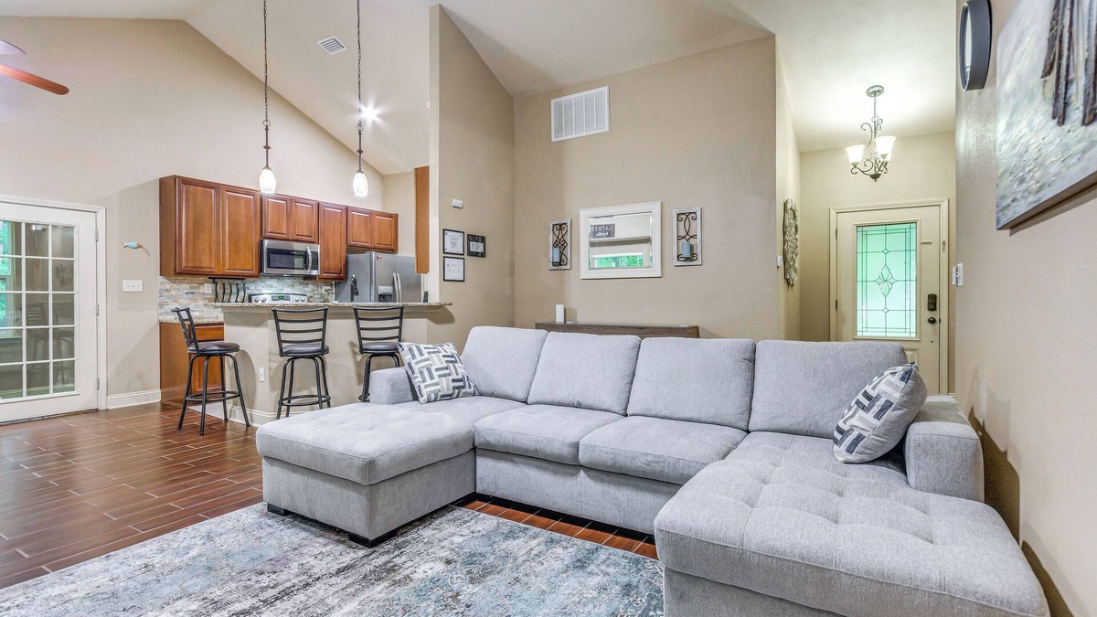 Navarre House | Spacious Yard! Navarre Home in Quiet Neighborhood