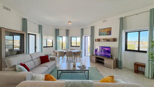 Ta' Xbiex Apartment | Spaciously Cosy 3BD Accomodation in Ta Xbiex - Yacht Marina & Valletta Views