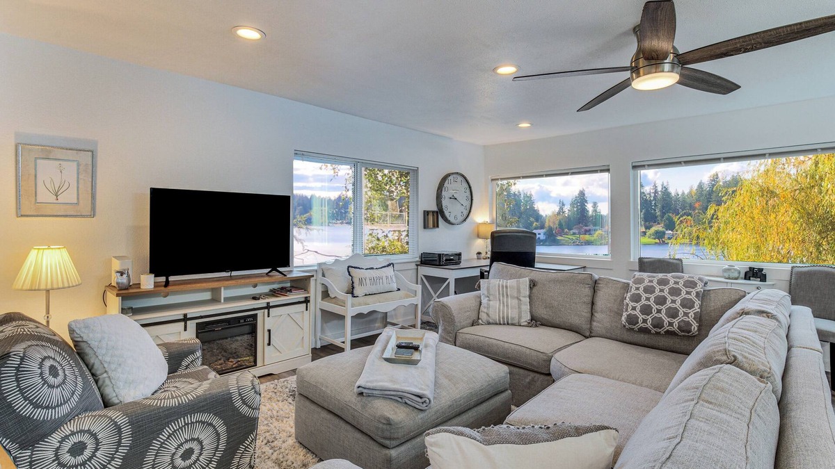 Fort Lewis House | Spanaway Lakefront House: Dock, Fire Pit