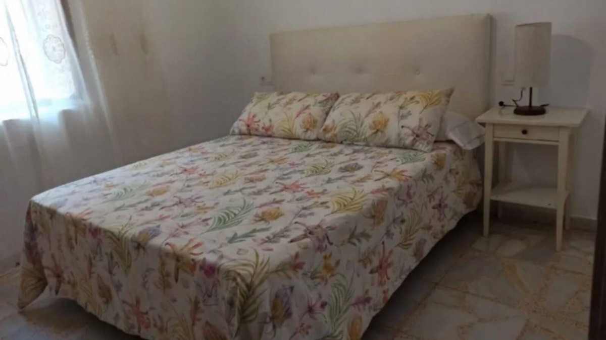 Las Tres Villas Apartment | Spanish Charm & Mountain View in Escúllar