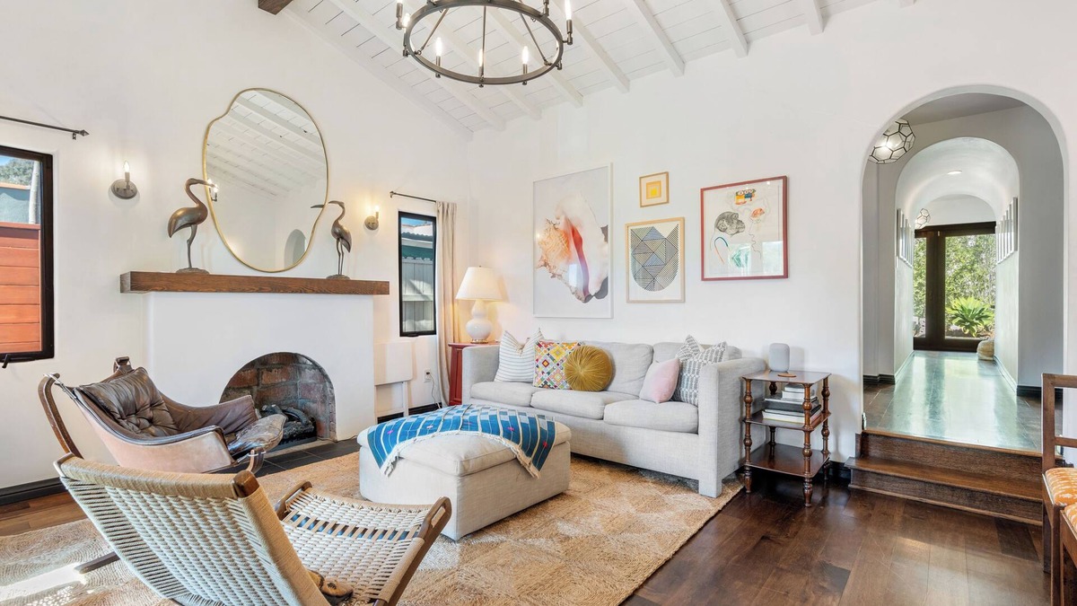 Eagle Rock House | Spanish Styled Home, Spa-like Bath, & Free Parking