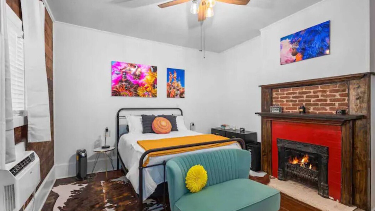 Spanish Town Historic District Apartment | Spanish Town Revival Upscale Downtown Retreat