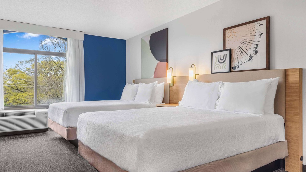 Executive Park Hotel | Spark by Hilton Charlotte Tyvola I-77