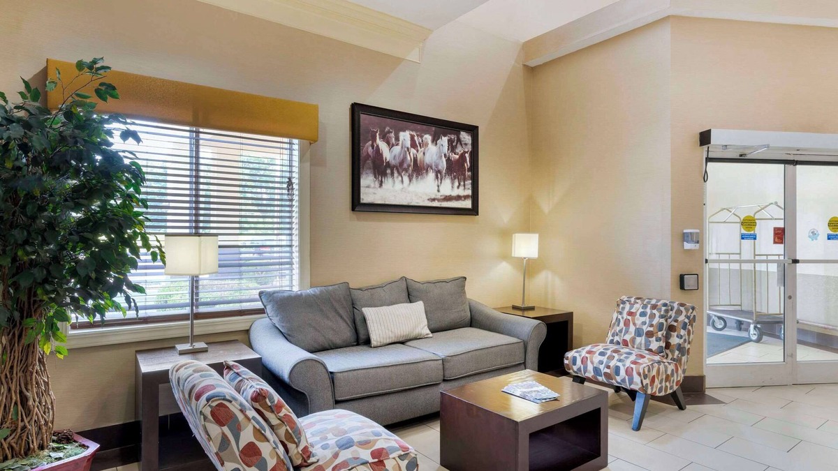 La Grange Hotel | Spark by Hilton La Grange