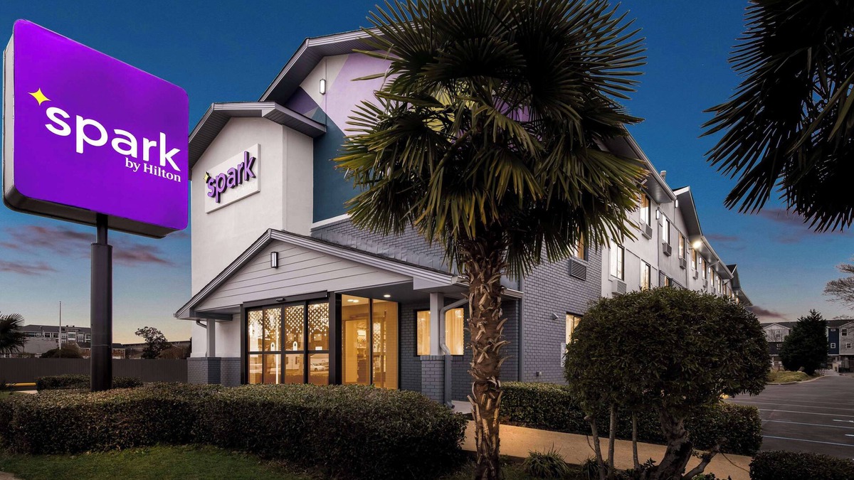 North Camellia Acres Hotel | Spark by Hilton Norfolk