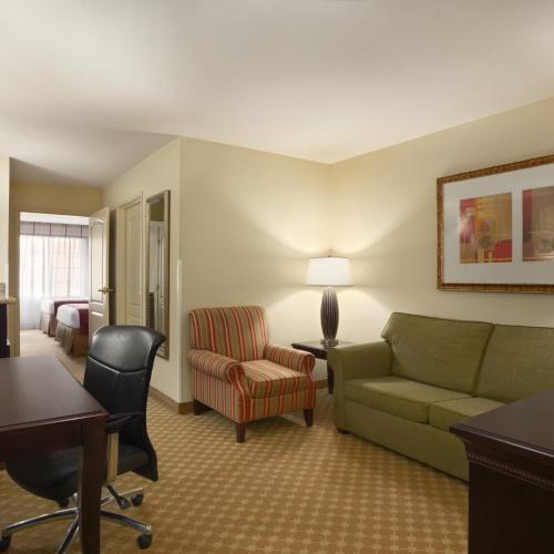 Strabane Hotel | Spark by Hilton Washington Meadowlands Blvd