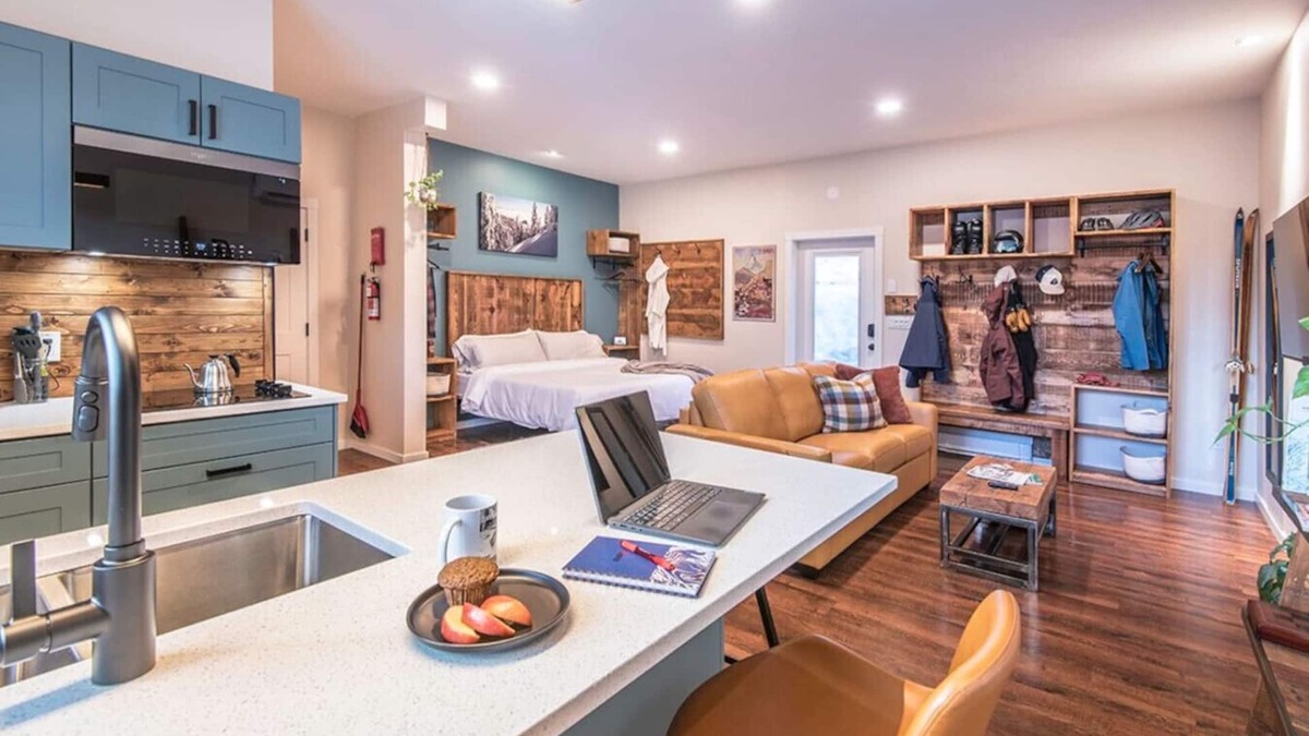 Rossland Apartment | Sparkling NEW Rossland Midtown Studio Apartment