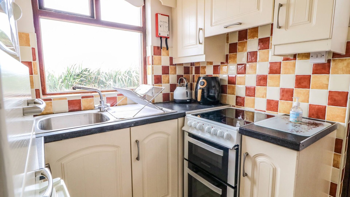 Malin Cottage | SPARKLING WATERS, pet friendly in Ballygorman, County Donegal