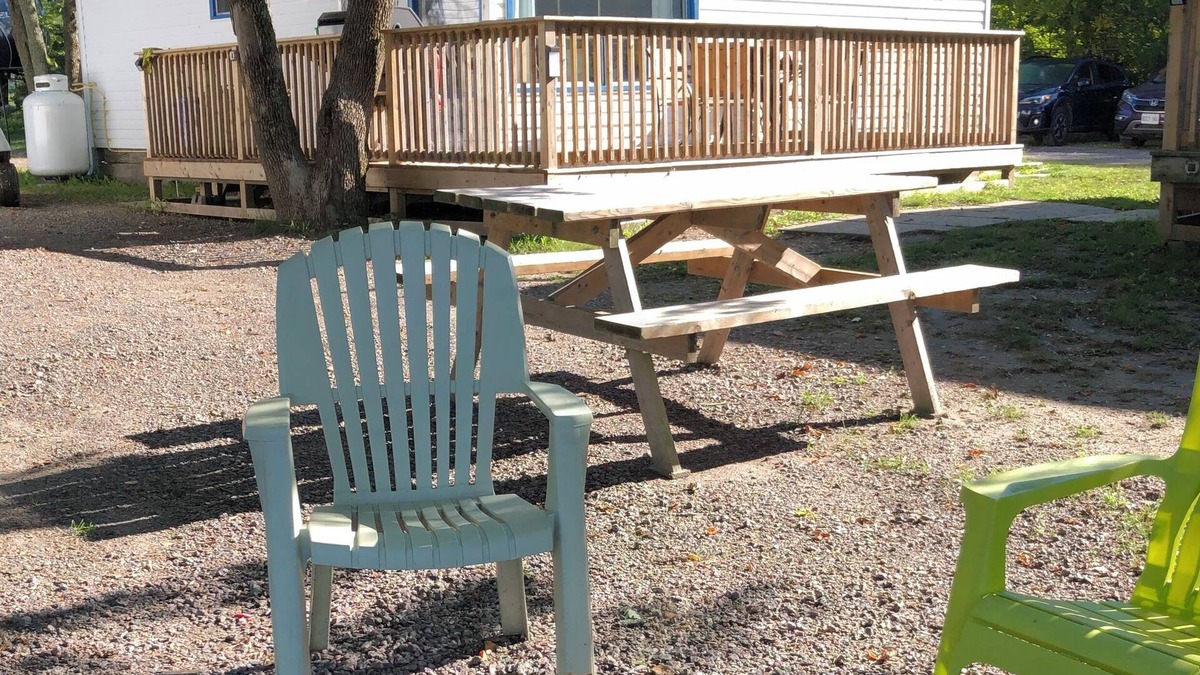 Lavigne Cottage | Sparrow #10 Graceland Cottages
