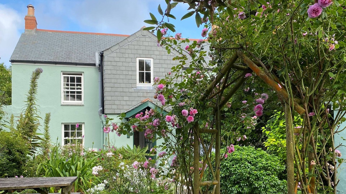 Castallack Cottage | Sparrows Nest, sweeping views of Penzance bay