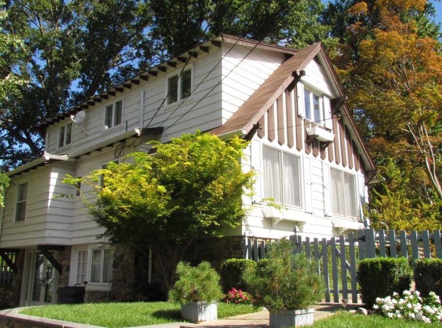 Lake Mohawk House | Sparta, NJ - Lakeside Retreat Only An Hour Away From NYC