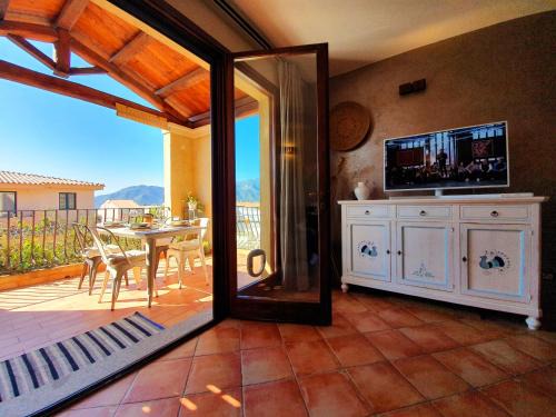 Villasimius House | Spazioso appartamento con terrazza a due passi dal centro