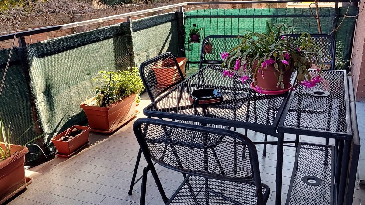 Roreto Apartment | Spazioso Bilocale con Ampio Terrazzo, in Zona Tranquilla Vicino al Centro