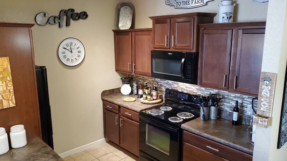 Southpoint Apartment | Special amenities (such as hot tub or deck)