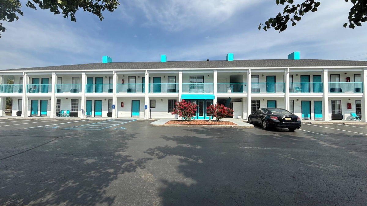 Oxford Hotel | Special boutique hotel in Oxford, Alabama with a variety of themed rooms!