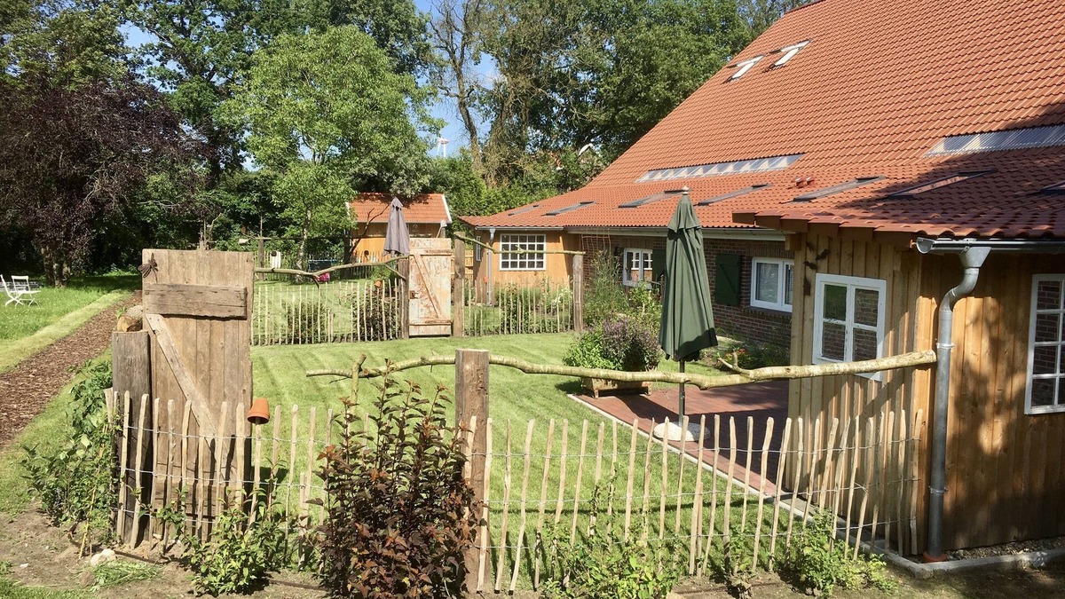 Grosefehn Apartment | Special break for two in East Friesland, fenced garden & terrace